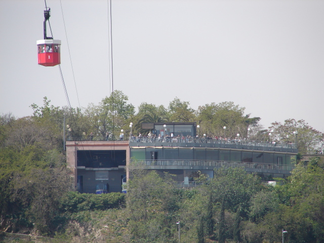 2008/03(March)/AroundTheWorld/Barcelona/640x480_We rode a cable car to top of hill.jpg